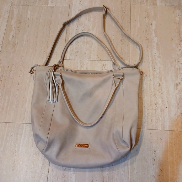 Steve Madden Handbags - Stunning Steve Madden Oversized Shoulder/Travel Bag